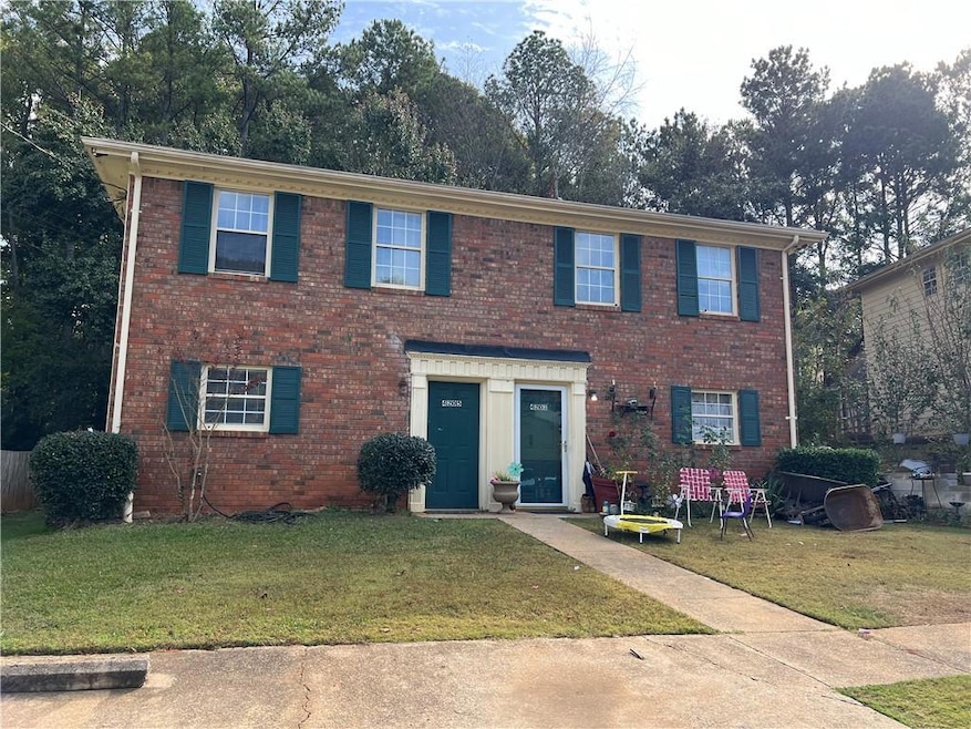 View of front of property featuring a front lawn