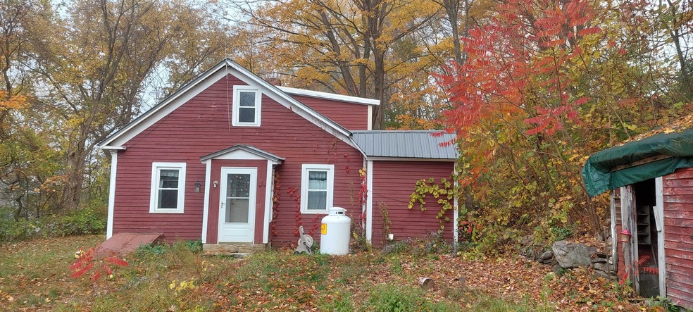 411 Wenworth Rd, Walpole, NH 03608 - photo 1