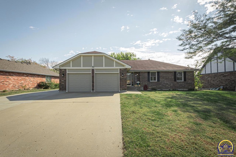 4232 SW Colly Creek Ct, Topeka, KS 66610 - photo 1