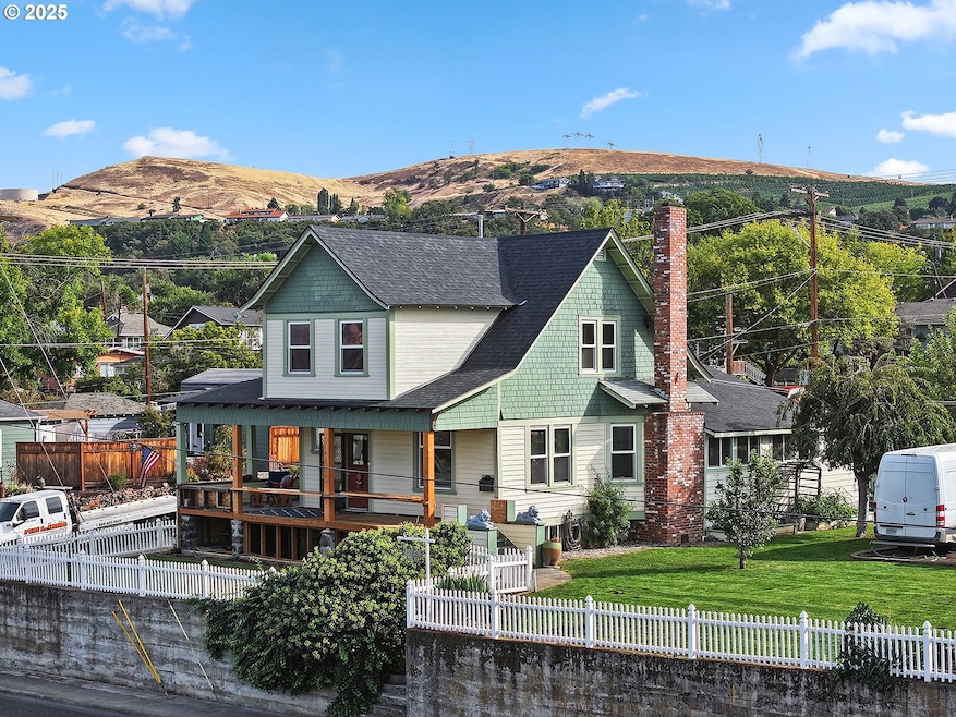 1022 E 10th St, the Dalles, OR 97058 - photo 1