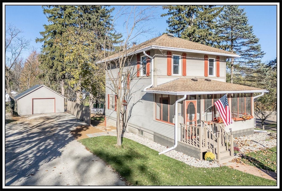 406 W Fulton St, Waupaca, WI 54981 - photo 1
