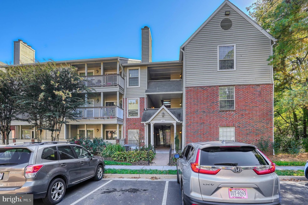 3922 Penderview Dr unit 305, Fairfax, VA 22033 - photo 1