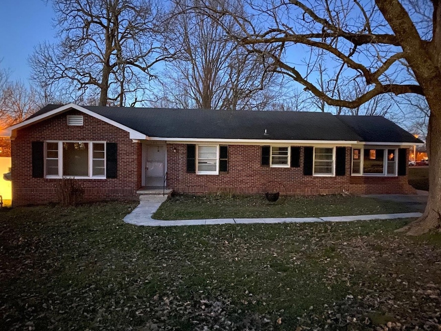 105 Bates St, Shelbyville, TN 37160 - photo 1