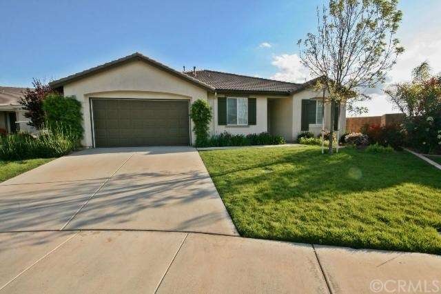 Desirable cul-de-sac location with beautiful curb 
