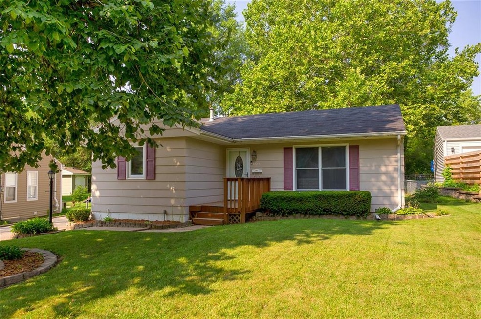 1622 57th Place, Des Moines, IA 50310 - photo 1