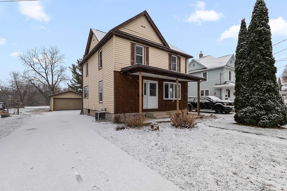 673 S Center St, Beaver Dam, WI 53916 - photo 1