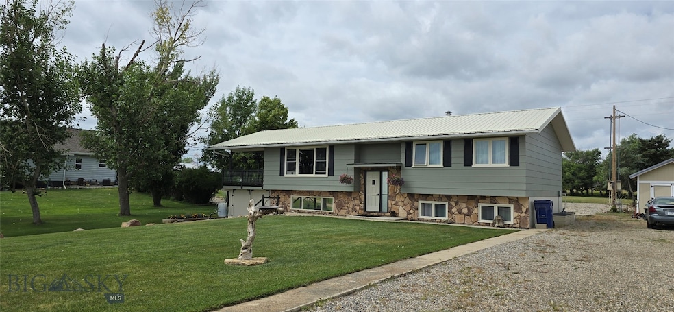 112 6th Ave N, Winifred, MT 59489 - photo 1