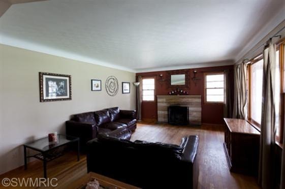 1426 Mayfield Ave NE, Grand Rapids, MI 49505 - photo 1