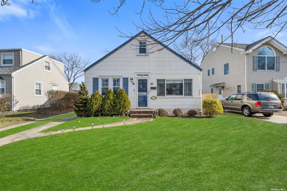 159 Gordon Rd, Valley Stream, NY 11581 - photo 1