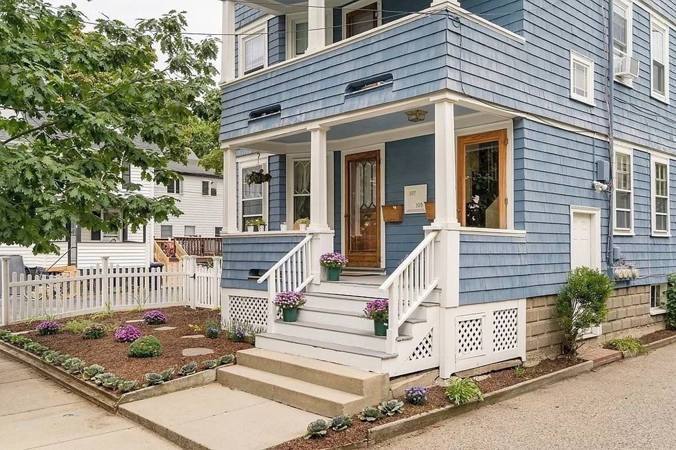 105 Montgomery St unit 2, Cambridge, MA 02140 - photo 1