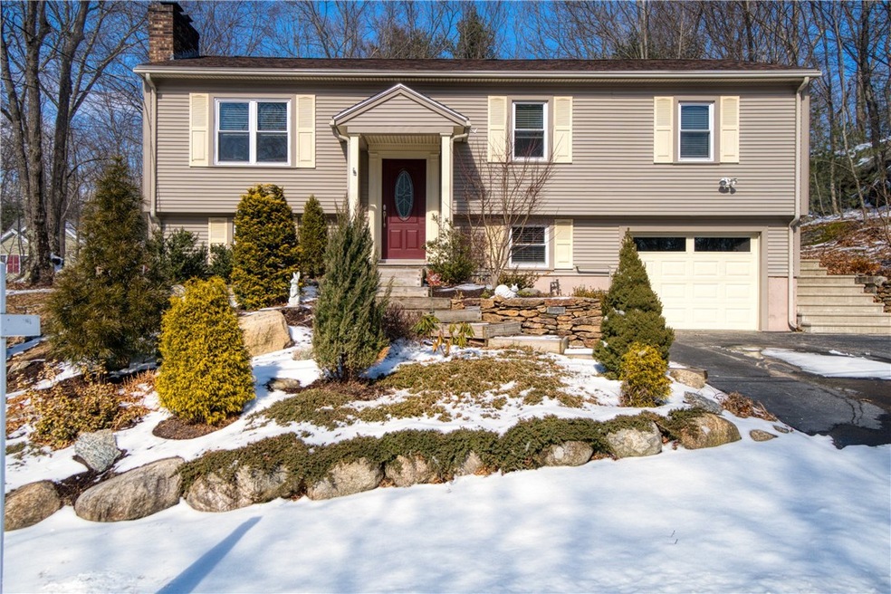 18 Apple Valley Pkwy, Greenville, RI 02828 - photo 1