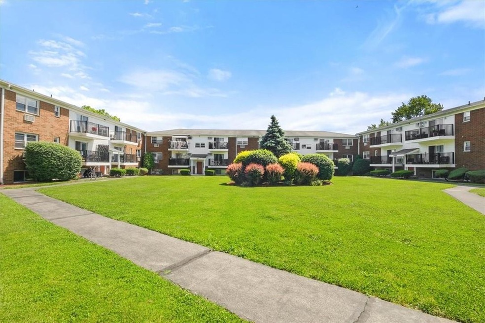 1548 Route 9 unit 4E, Wappingers Falls, NY 12590 - photo 1