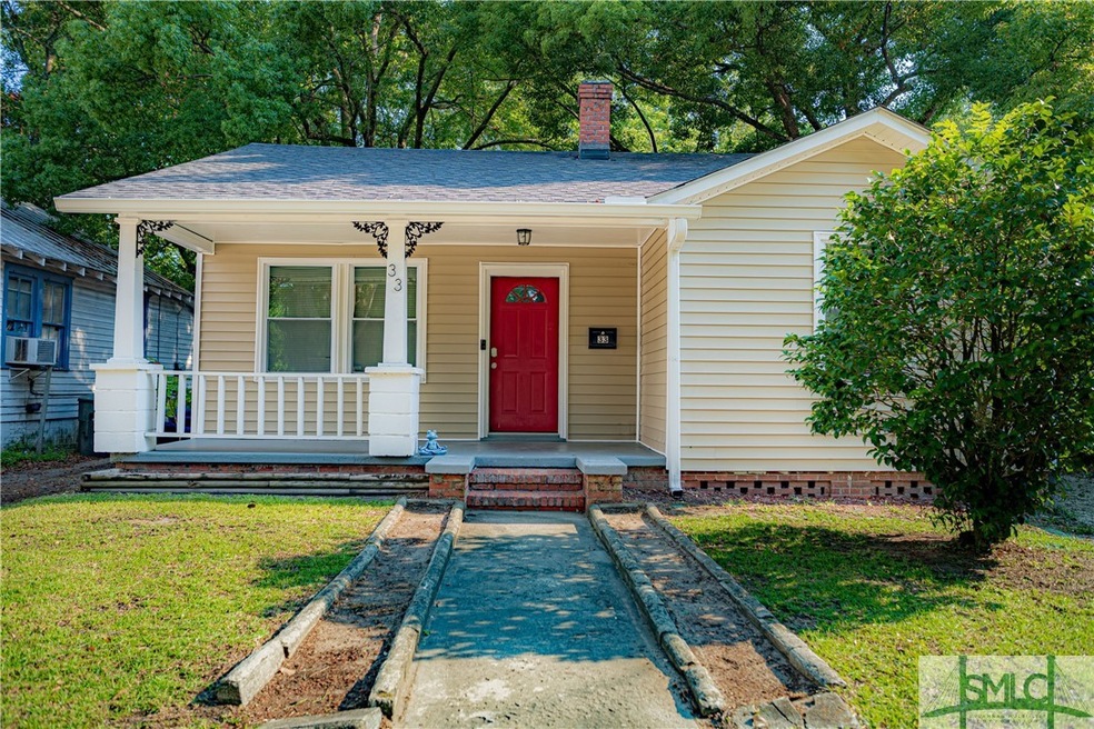 This charming house is beckoning you home!
