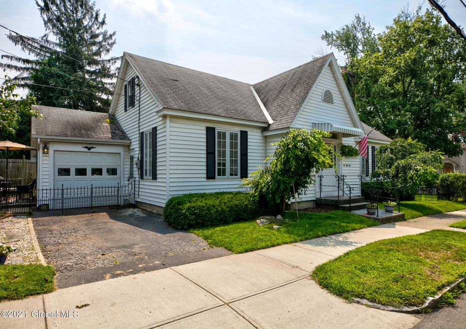 1041 Washington Ave, Albany, NY 12206 - photo 1