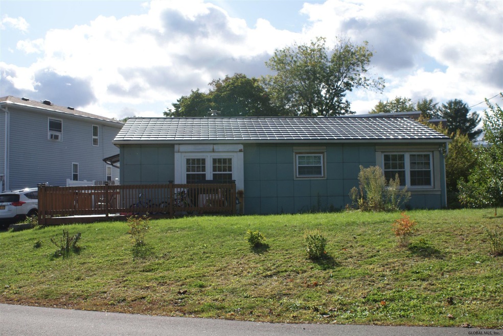 8 Lakeshore Dr, Rensselaer, NY 12144 - photo 1