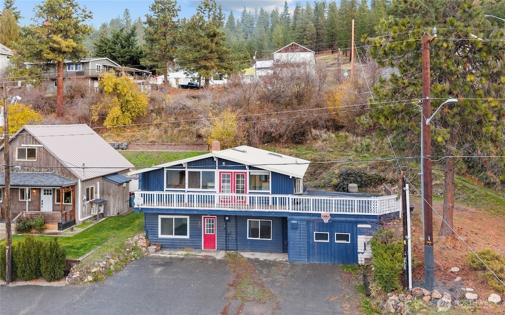 302 W 4th St, Cle Elum, WA 98922 - photo 1