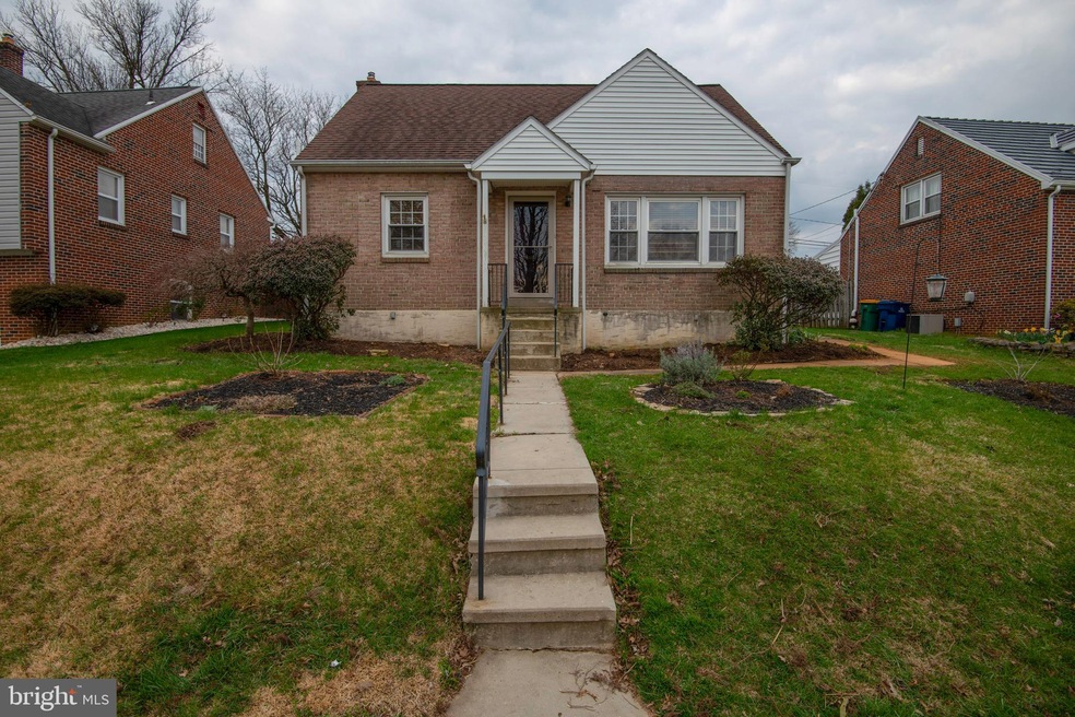 530 Dorchester Ave, Reading, PA 19609 - photo 1