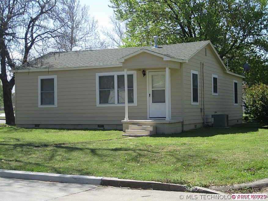 1106 NE 3rd St, Pryor, OK 74361 - photo 1
