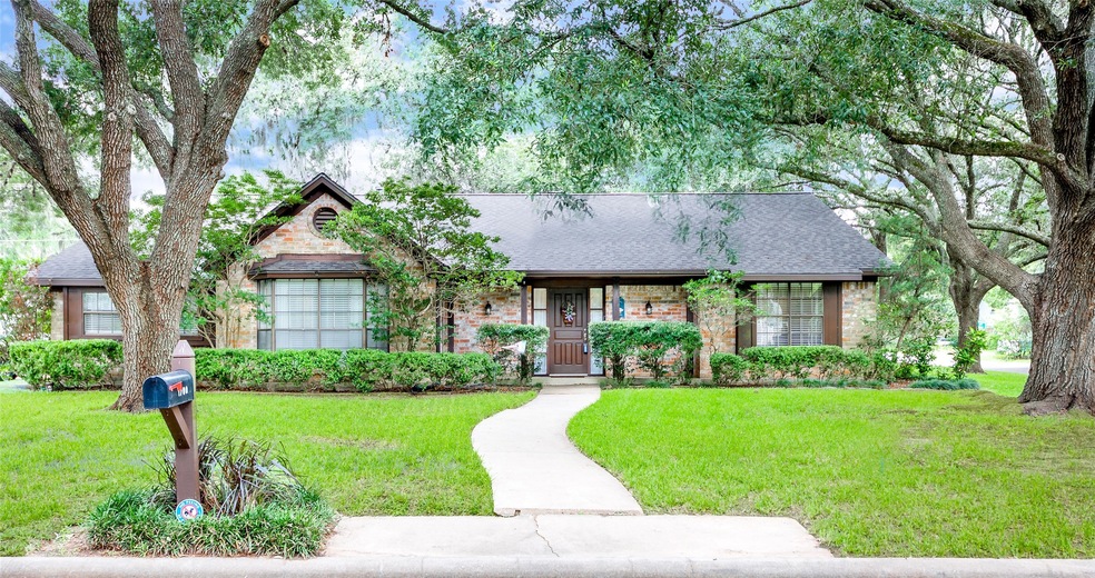 1700 Cedar Dr, Richmond, TX 77469 - photo 1