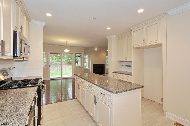 51 Eggers Ct, Summit, NJ 07901 - photo 1