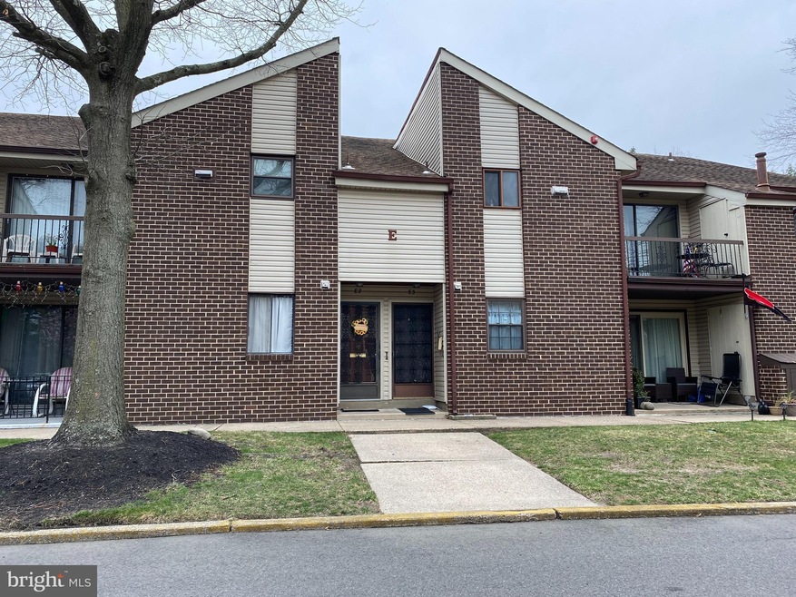 E12 Cooper Valley Village, Beverly, NJ 08010 - photo 1