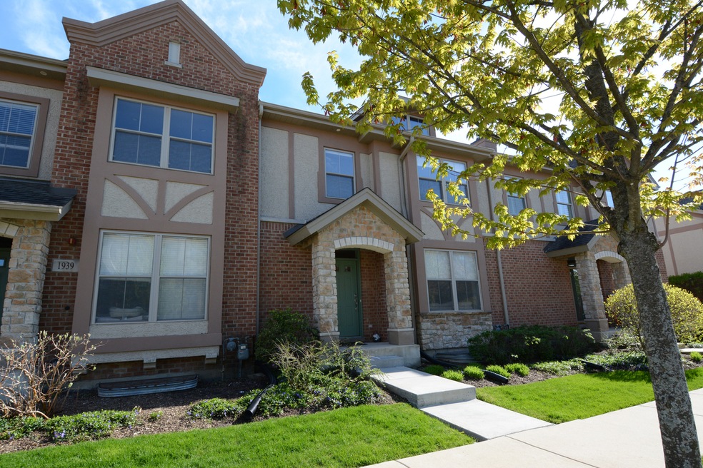 1943 Farnsworth Ln, Northbrook, IL 60062 - photo 1