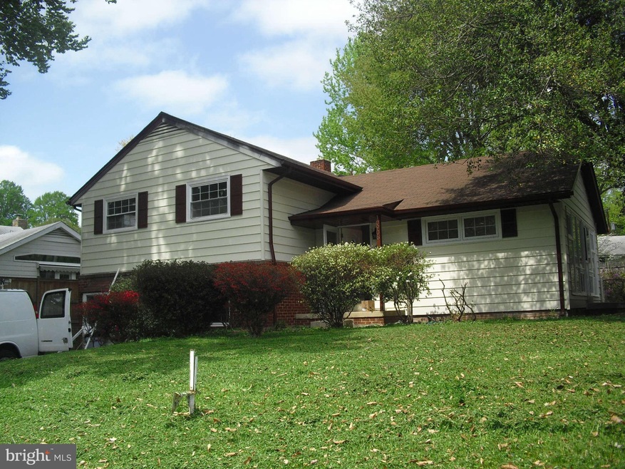 10906 Maple St, Fairfax, VA 22030 - photo 1