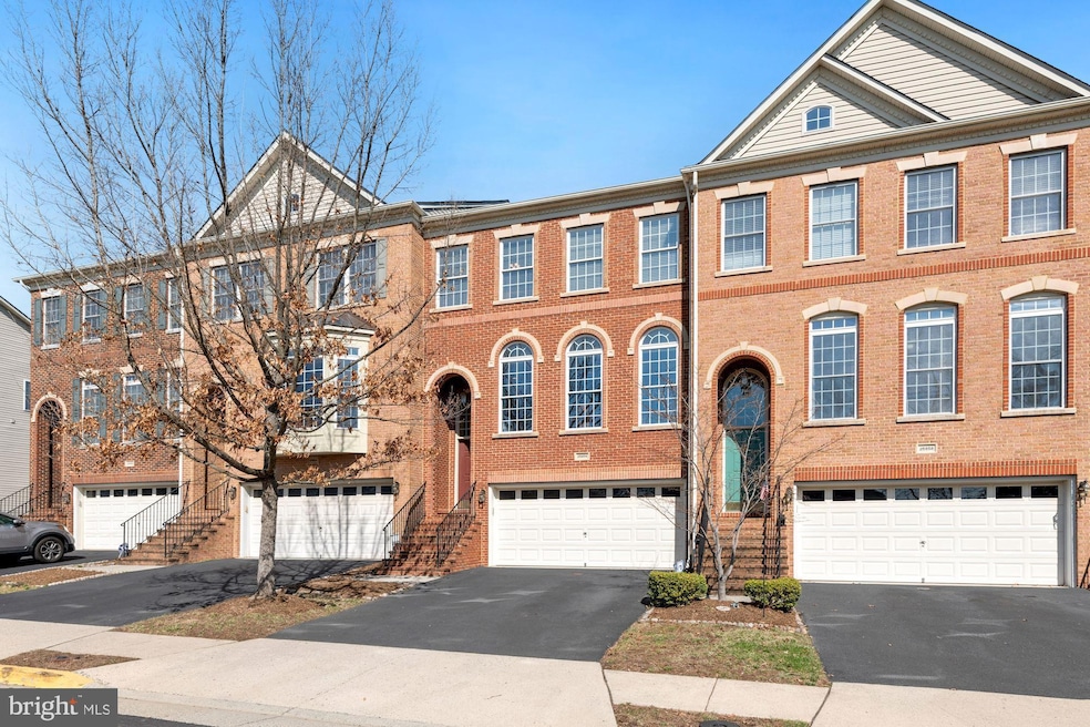 25856 Commons Square, Chantilly, VA 20152 - photo 1