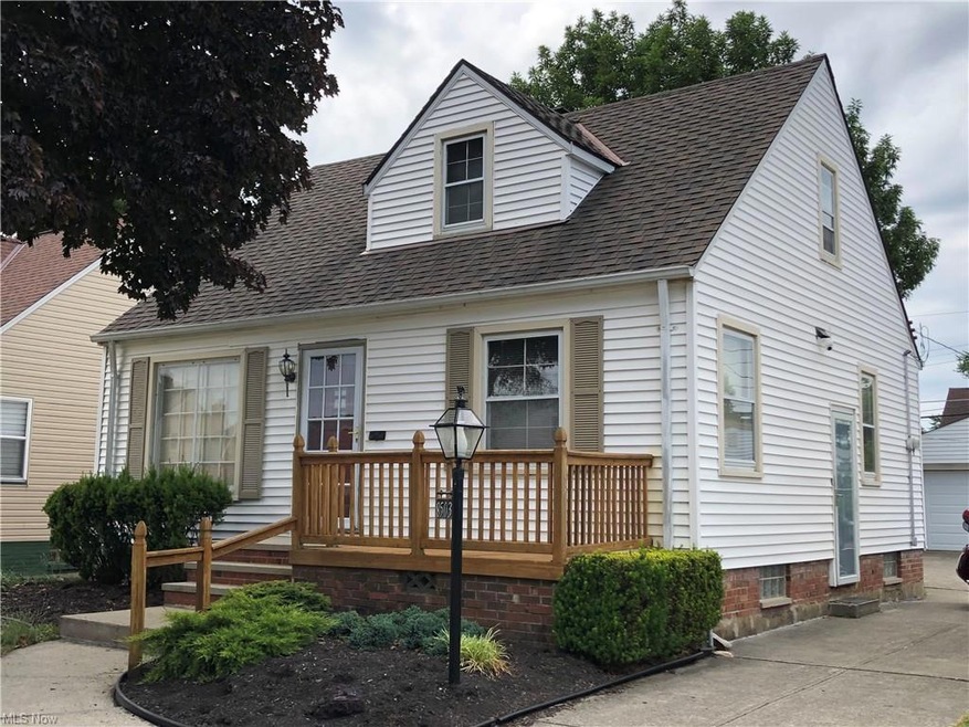 8503 Deerfield Dr, Parma, OH 44129-4338