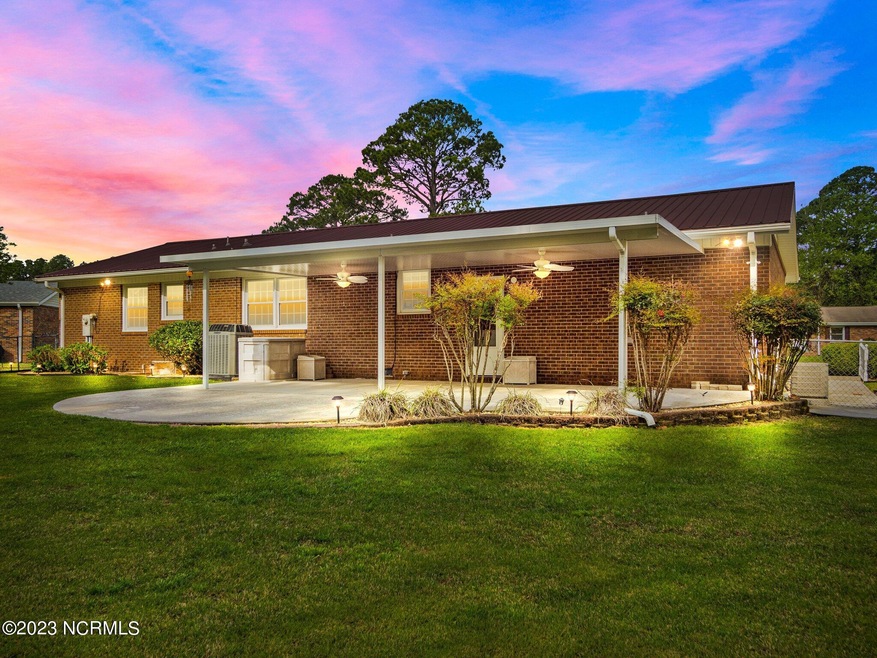 602 Oakwood Ave, Jacksonville, NC 28546 - photo 1