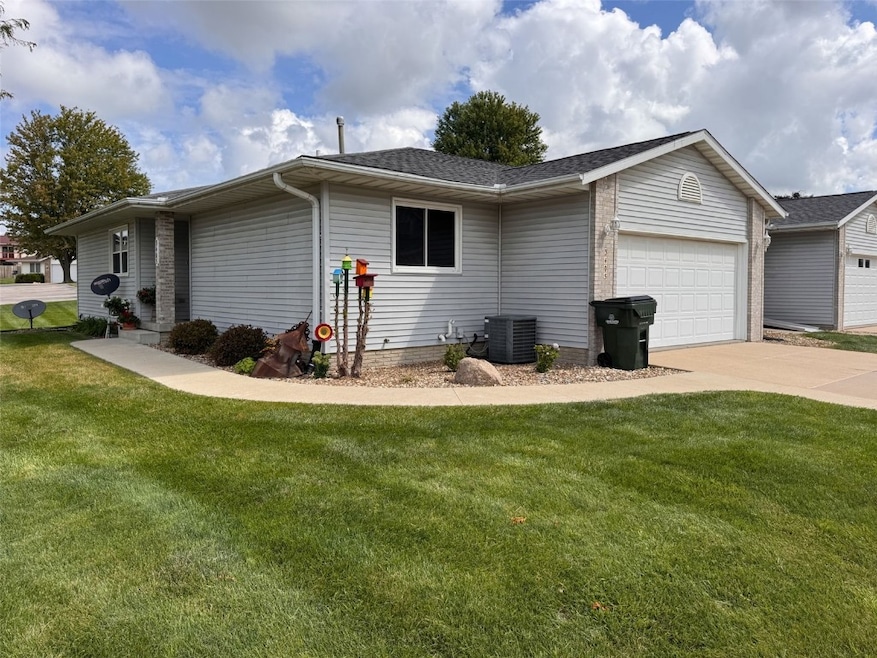 3405 Queen Dr SW, Cedar Rapids, IA 52404 - photo 1