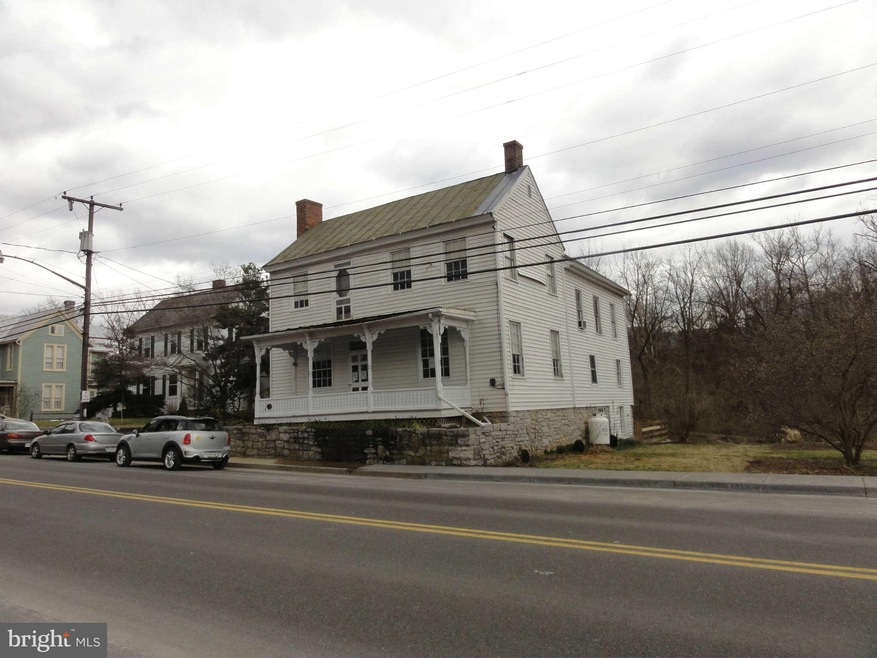 207 S Main St, Edinburg, VA 22824 - photo 1