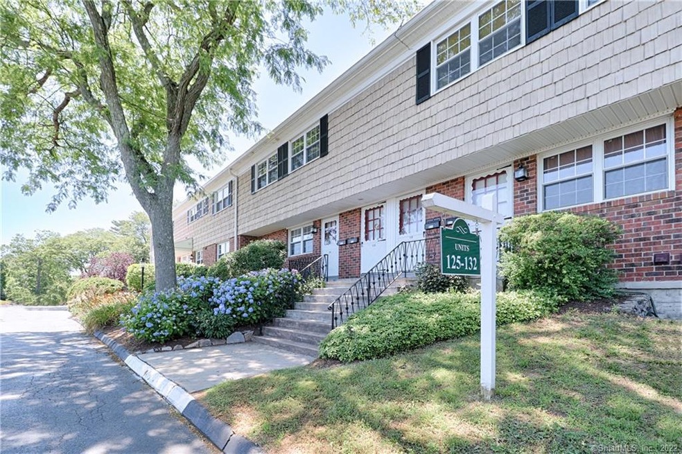 245 Unquowa Rd unit 125, Fairfield, CT 06824 - photo 1