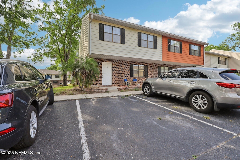 1-web-or-mls-Kettering Way-1005-001