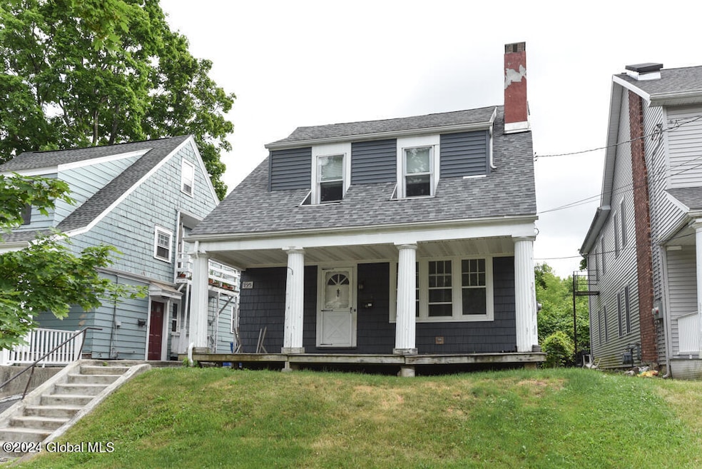 895 Mercer St, Albany, NY 12208 - photo 1