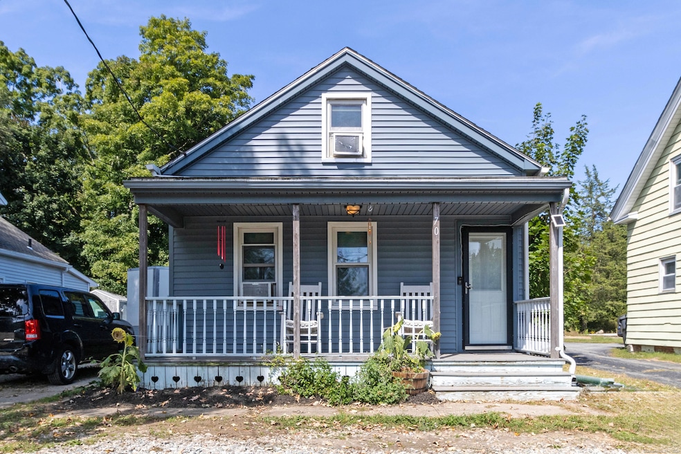 70 School St, Plainfield, CT 06374 - photo 1