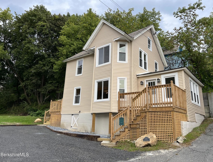 27 Palmer Ave, North Adams, MA 01247 - photo 1