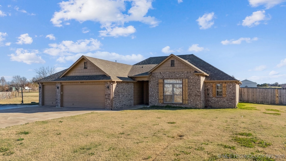 13677 Saddle Brook Dr, Oologah, OK 74053 - photo 1