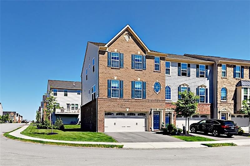 End unit with 4' extension and extra windows.