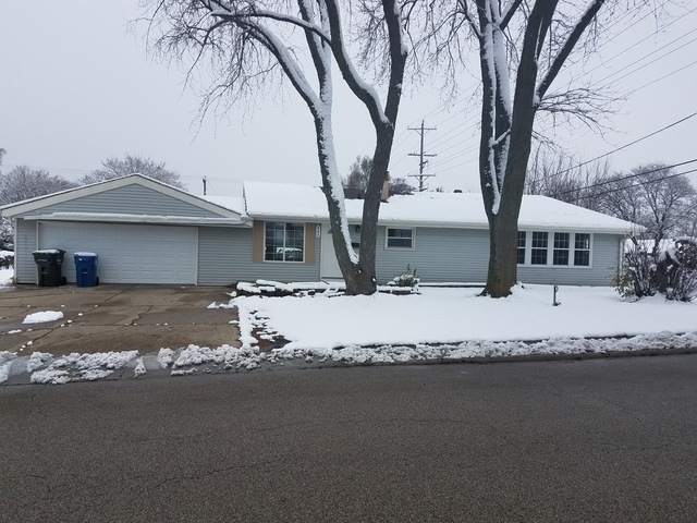 905 Berkley St, Carpentersville, IL 60110 - photo 1