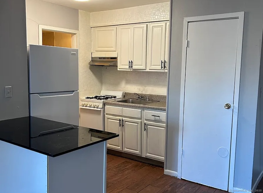 80 Taft Ave unit 11, Bridgeport, CT 06606 - photo 1