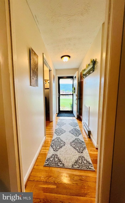 9873 S Congress St, New Market, VA 22844 - photo 1