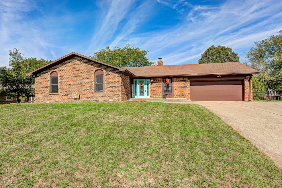 1325 Sherwood Dr, Greenfield, IN 46140 - photo 1