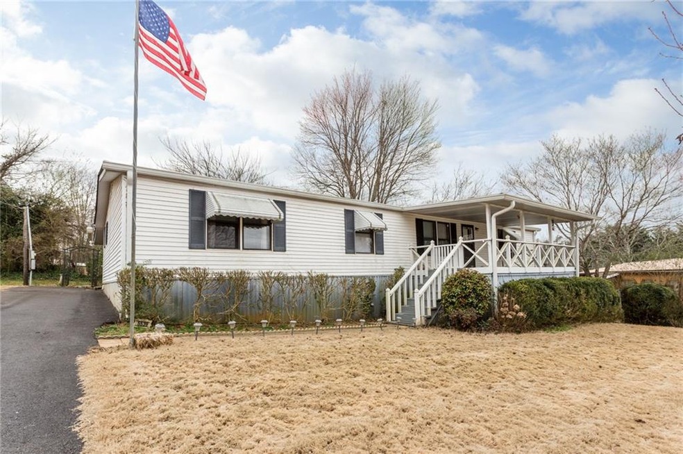 5539 Waterwood Dr, Gainesville, GA 30506 - photo 1