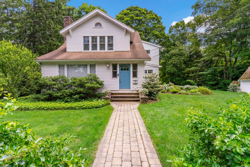 8 Holly Ln, Branford, CT 06405 - photo 1