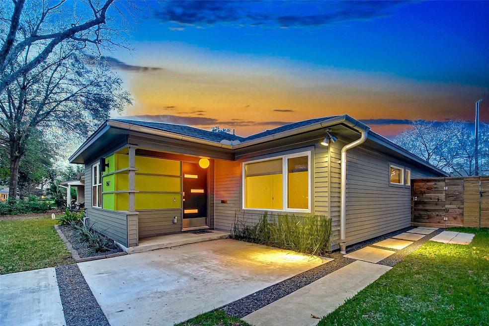 1647 Viking Dr, Houston, TX 77018 - photo 1