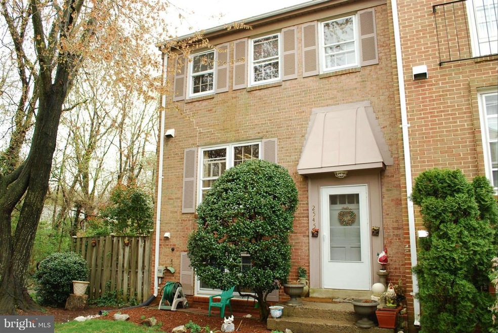 2545 Windbreak Dr, Alexandria, VA 22306 - photo 1