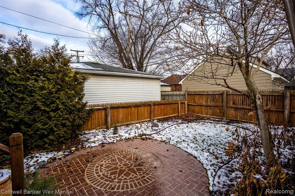 470 Cloverly Rd, Grosse Pointe Farms, MI 48236 - photo 1