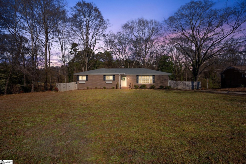 119 Fairlane Dr, Simpsonville, SC 29680 - photo 1