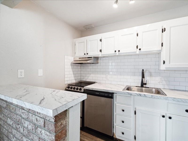 2322 Dunlavy St unit 9, Houston, TX 77006 - photo 1